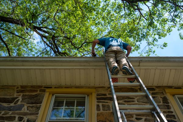 Industrial Gutter Cleaning in Lakeville